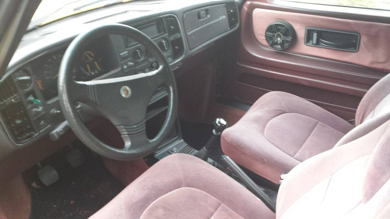 Illustration for article titled For $500, Could This Sad 1988 Saab 900 Turbo Put A Smile On Your Face?